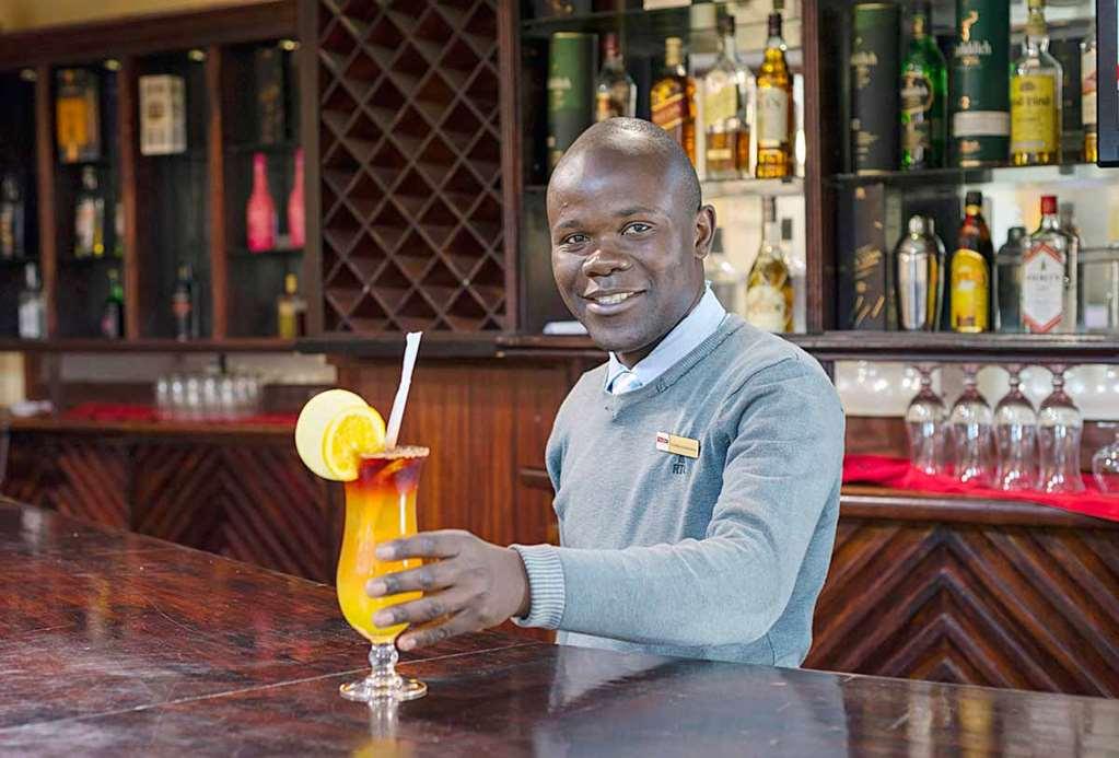 New Ambassador Hotel Harare Restaurante foto