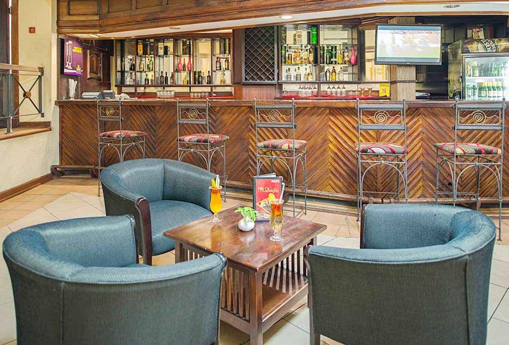 New Ambassador Hotel Harare Restaurante foto