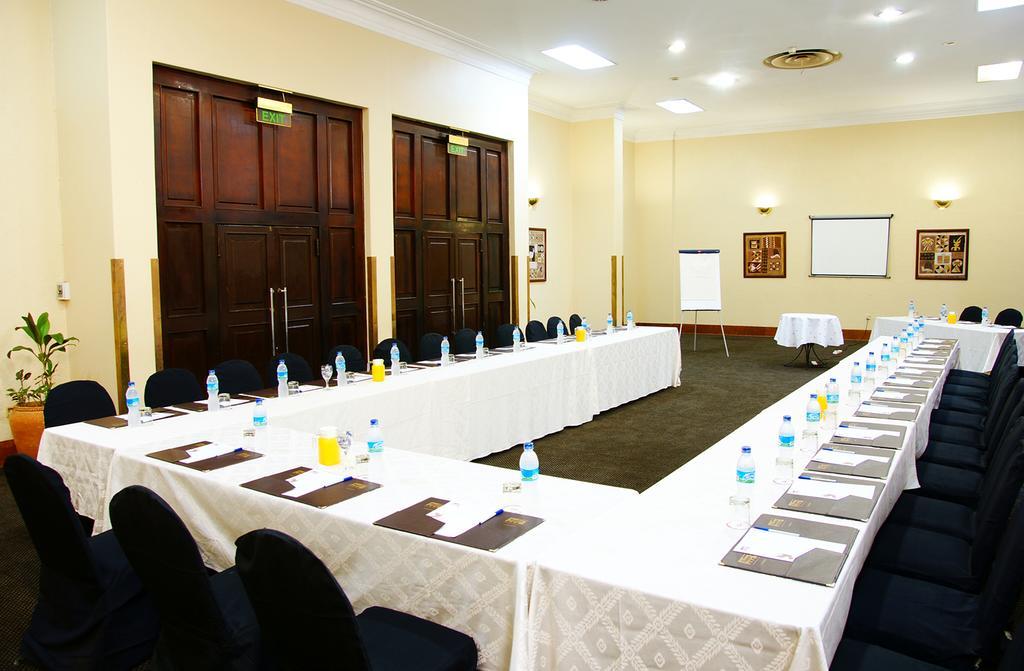New Ambassador Hotel Harare Exterior foto
